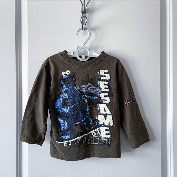 2008 Sesame Street Cookie Monster Skateboarding Long Sleeve - Picture 1 of 9